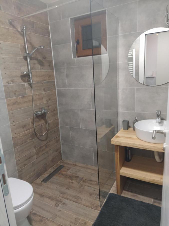 Domacinstvo Kod Gere Bed and Breakfast Crni Vrh Exteriör bild