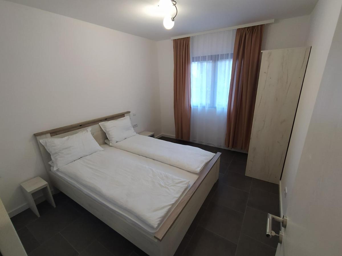 Domacinstvo Kod Gere Bed and Breakfast Crni Vrh Exteriör bild