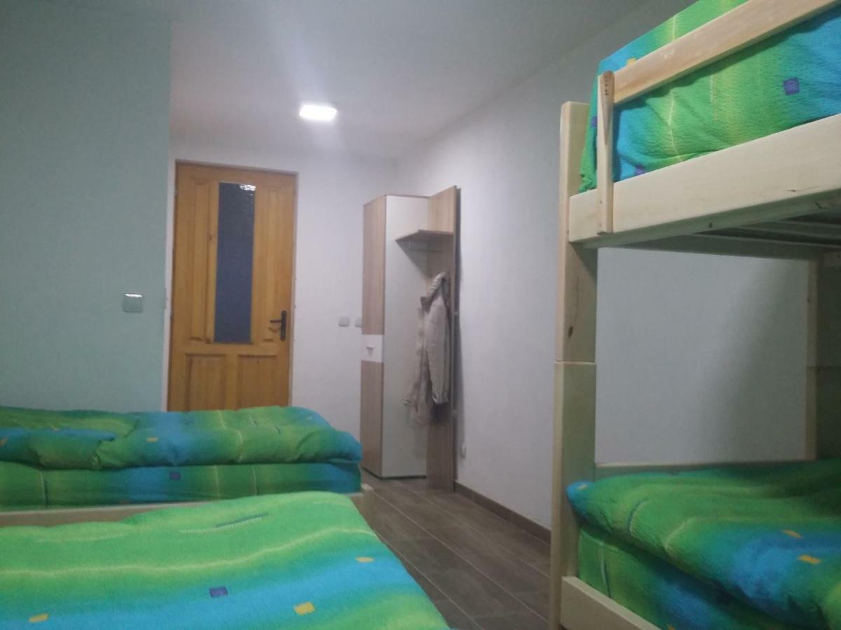 Domacinstvo Kod Gere Bed and Breakfast Crni Vrh Exteriör bild